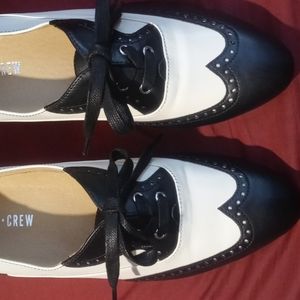 Chelsea crew black and white Demi size 8